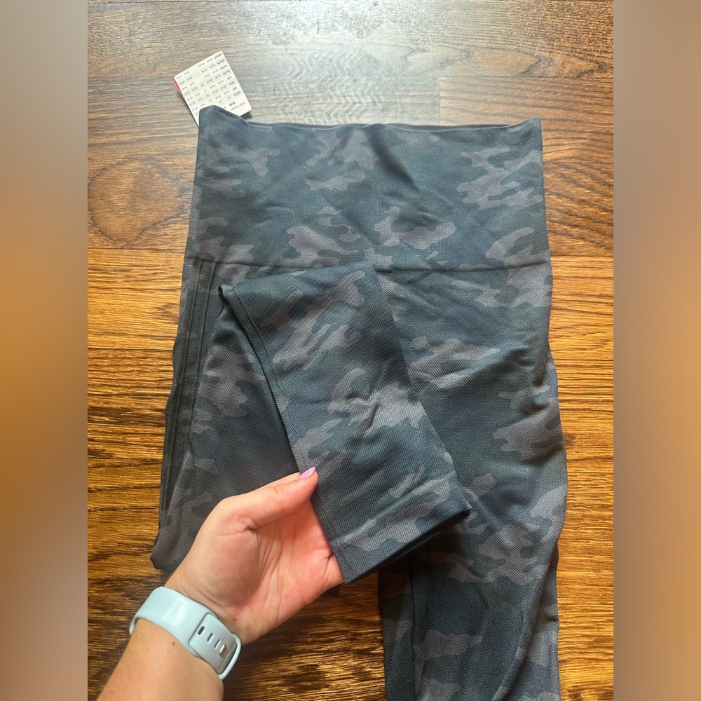 SPANX Look at me Now Camo Leggings (STILL IN BOX)
